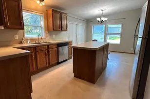 513 Center St, Valparaiso, IN 46385 - Photo 4