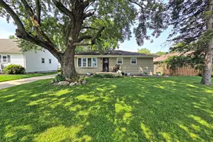 1606 Brookview Ct, Hobart, IN 46342 - Photo 4
