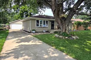 1606 Brookview Ct, Hobart, IN 46342 - Photo 2