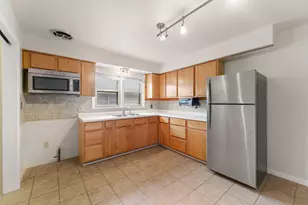 6826 Kentucky Ave, Hammond, IN 46323 - Photo 6