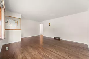 6826 Kentucky Ave, Hammond, IN 46323 - Photo 4