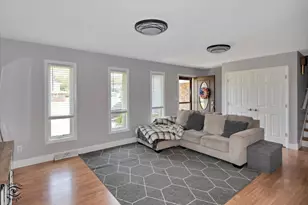 2724 Lois St, Portage, IN 46368 - Photo 2