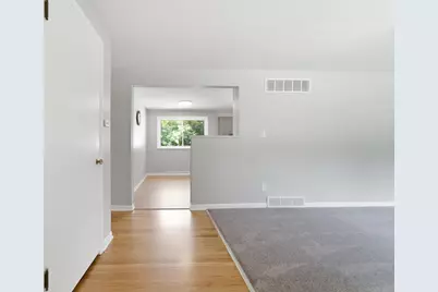 322 Oriole Avenue, Crown Point, IN 46307 - Photo 2