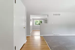 322 Oriole Ave, Crown Point, IN 46307 - Photo 2