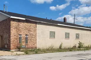 525 W 11th Ave, Gary, IN 46402 - Photo 2