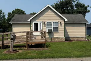 307 S Fisher St, Knox, IN 46534 - Photo 1
