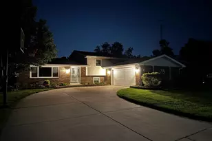 954 Chippewa Dr, Crown Point, IN 46307 - Photo 2