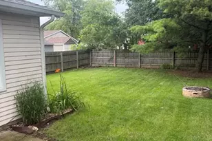 2304 Shaker Dr, Valparaiso, IN 46383 - Photo 14