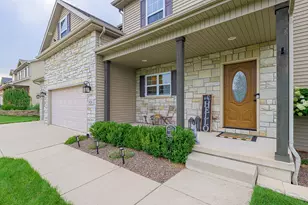 1426 Gates Dr, Schererville, IN 46375 - Photo 2