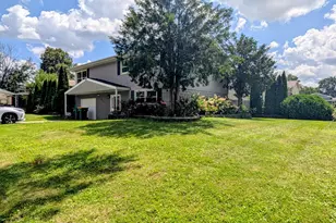 875 W 72nd Ct, Merrillville, IN 46410 - Photo 2