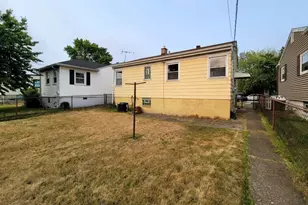 2716 White Oak Ave, Whiting, IN 46394 - Photo 16
