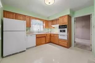 203 E Greenwood Ave, Crown Point, IN 46307 - Photo 4