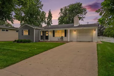 203 E Greenwood Avenue, Crown Point, IN 46307 - Photo 2