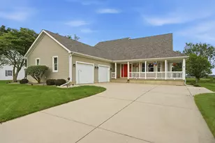 731 Oakbrook Dr, Hebron, IN 46341 - Photo 2