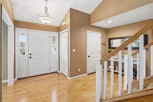 731 Oakbrook Dr, Hebron, IN 46341 - Photo 4