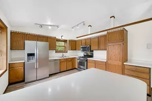 585 Lk Pk Dr, Valparaiso, IN 46385 - Photo 6