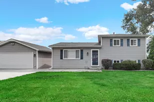 561 Eastwood Dr, Lowell, IN 46356 - Photo 2