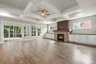 326 W Houghton Dr, Valparaiso, IN 46385 - Photo 6