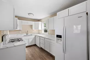 4171 W 39th Ave, Hobart, IN 46342 - Photo 6