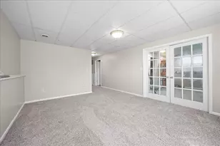 534 Robyn Rd, Valparaiso, IN 46385 - Photo 24