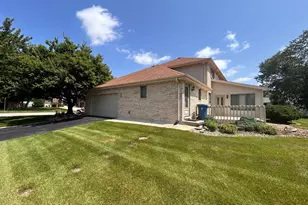 1429 Lakeview Dr, Schererville, IN 46375 - Photo 8