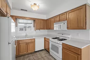 2175 Ramblewood Dr, Highland, IN 46322 - Photo 6