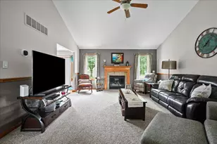 2252 Lennox Ln, Valparaiso, IN 46385 - Photo 8