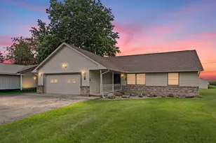 213 S Park Dr, Monticello, IN 47960 - Photo 1
