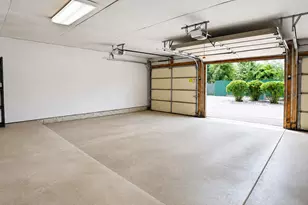 9835 Wildwood Cir, Munster, IN 46321 - Photo 16