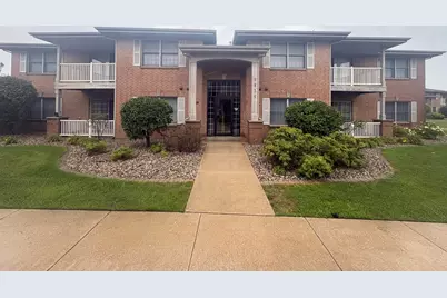 9835 Wildwood Circle #2c, Munster, IN 46321 - Photo 1