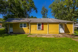 124 S Jackson Blvd, Chesterton, IN 46304 - Photo 2