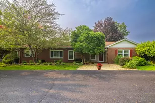676 E Oak Hill, Chesterton, IN 46304 - Photo 2