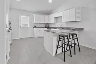 3041 W 82nd Pl, Merrillville, IN 46410 - Photo 4