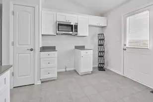 3041 W 82nd Pl, Merrillville, IN 46410 - Photo 6