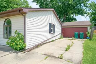 703 Dearborn Rd, Valparaiso, IN 46385 - Photo 2