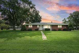 3605 Sunset Dr, Valparaiso, IN 46383 - Photo 2