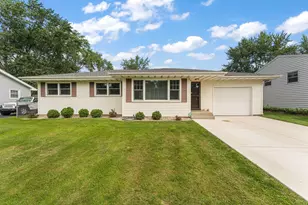 520 Park Ave, Chesterton, IN 46304 - Photo 2