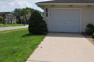 247 Barbara Jean Dr, Schererville, IN 46375 - Photo 4