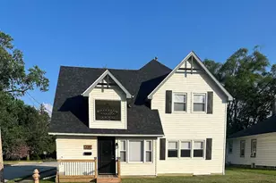 229 E Beam St, Chesterton, IN 46304 - Photo 1