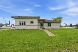 4728 W 61st Ave, Hobart, IN 46342 - Photo 6