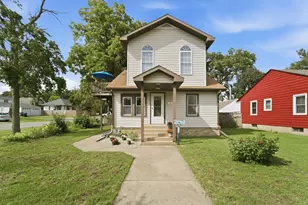 402 Pearl St, Michigan City, IN 46360 - Photo 1