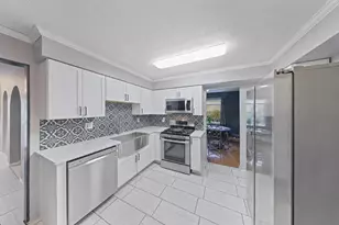 3869 Kingsway Dr, Crown Point, IN 46307 - Photo 2