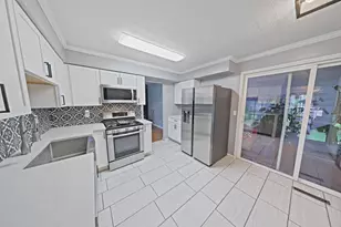 3869 Kingsway Dr, Crown Point, IN 46307 - Photo 4