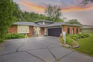 3869 Kingsway Dr, Crown Point, IN 46307 - Photo 1