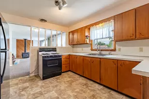 409 W Division Rd, Demotte, IN 46310 - Photo 12