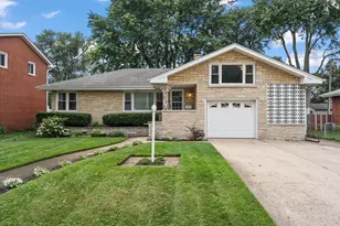 610 N Indiana St, Griffith, IN 46319 - Photo 2