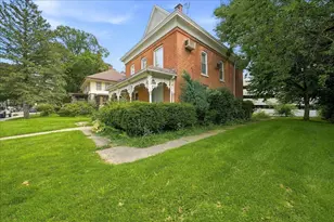 306 Jefferson St, Valparaiso, IN 46383 - Photo 2