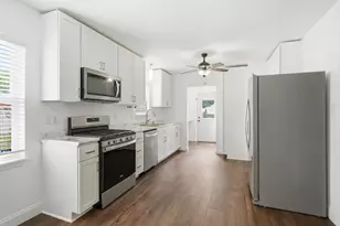 122 N Connecticut St, Hobart, IN 46342 - Photo 8