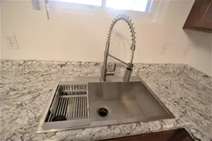 610 Union St, Valparaiso, IN 46383 - Photo 6