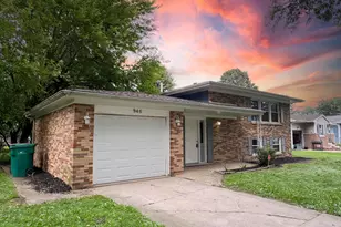 946 W 67th Pl, Merrillville, IN 46410 - Photo 2
